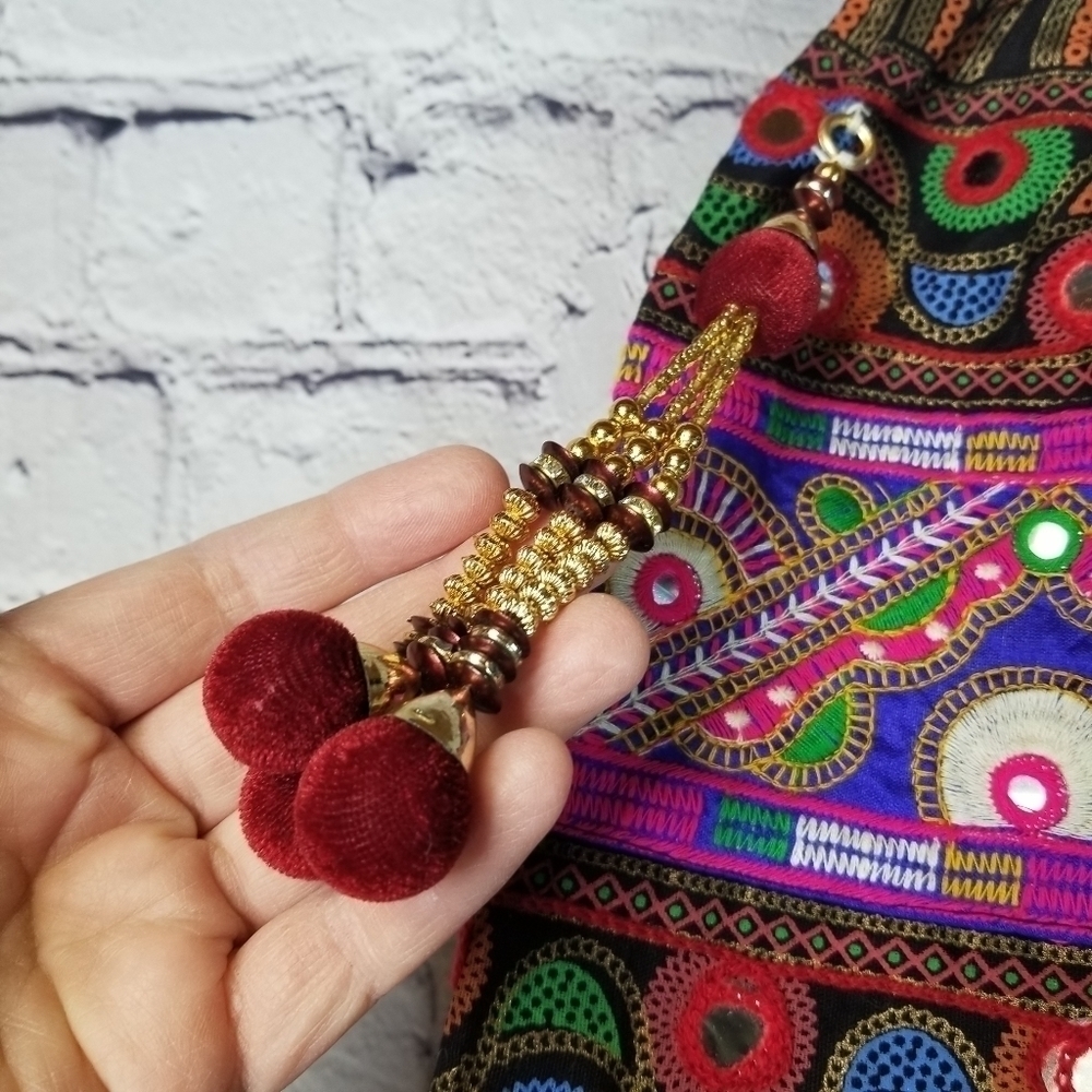 Vtg ethnic embellished boho shorts - Picture 8 of 8